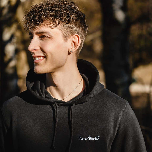 Lars Henriksen - Hvor er Marte - Hoodie - Sort