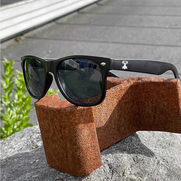 Scandinavian Hammers // Logo // Solbriller