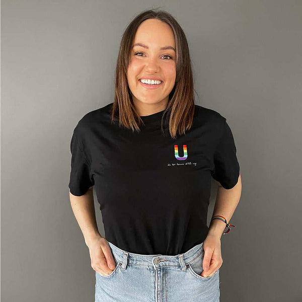 Ut av skapet - T-skjorte - Sort