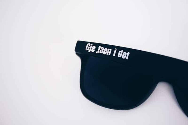 Ingenting // Solbriller // Gje faen i det